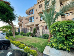 Peaceful Garden-View Apartment in private villa